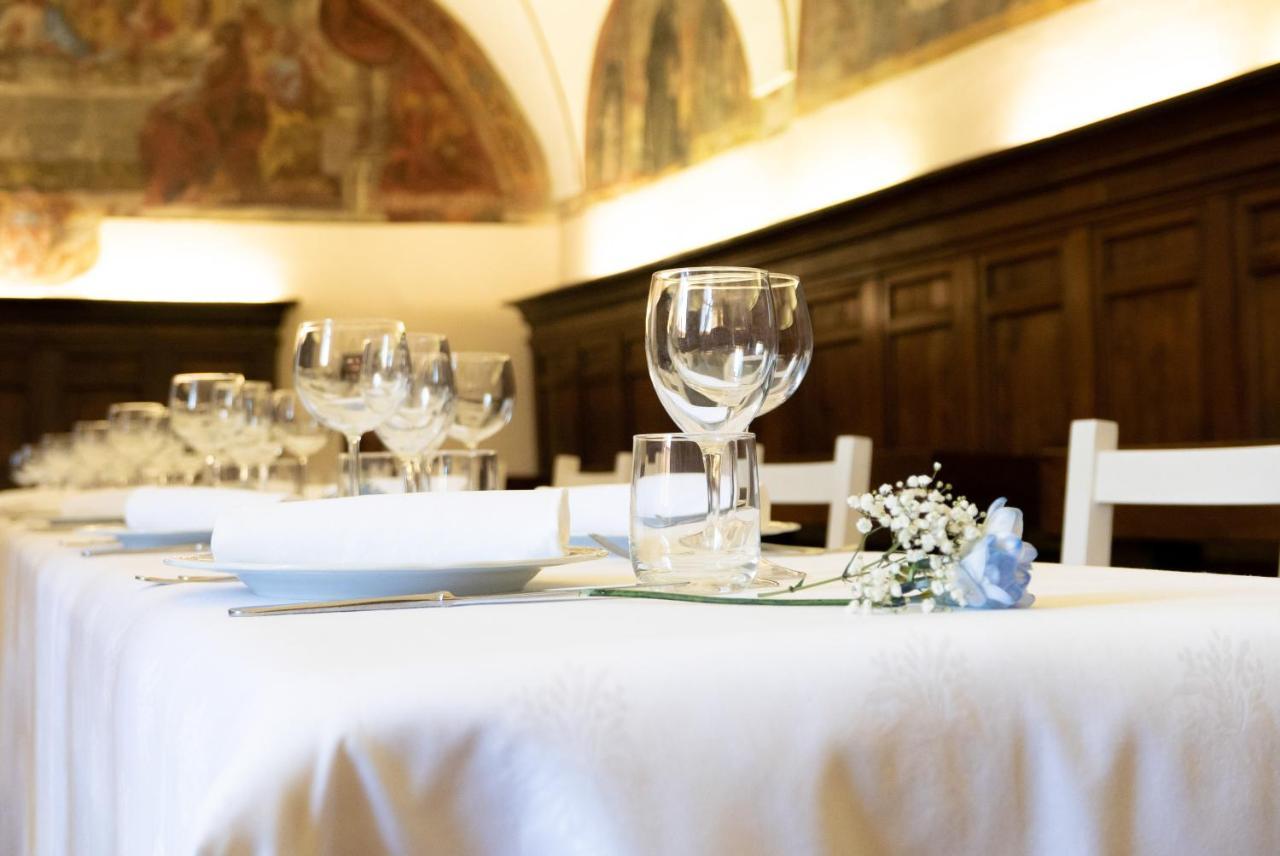 Monastero Ss. Annunziata Hotel Todi Eksteriør billede A table set for a meal
