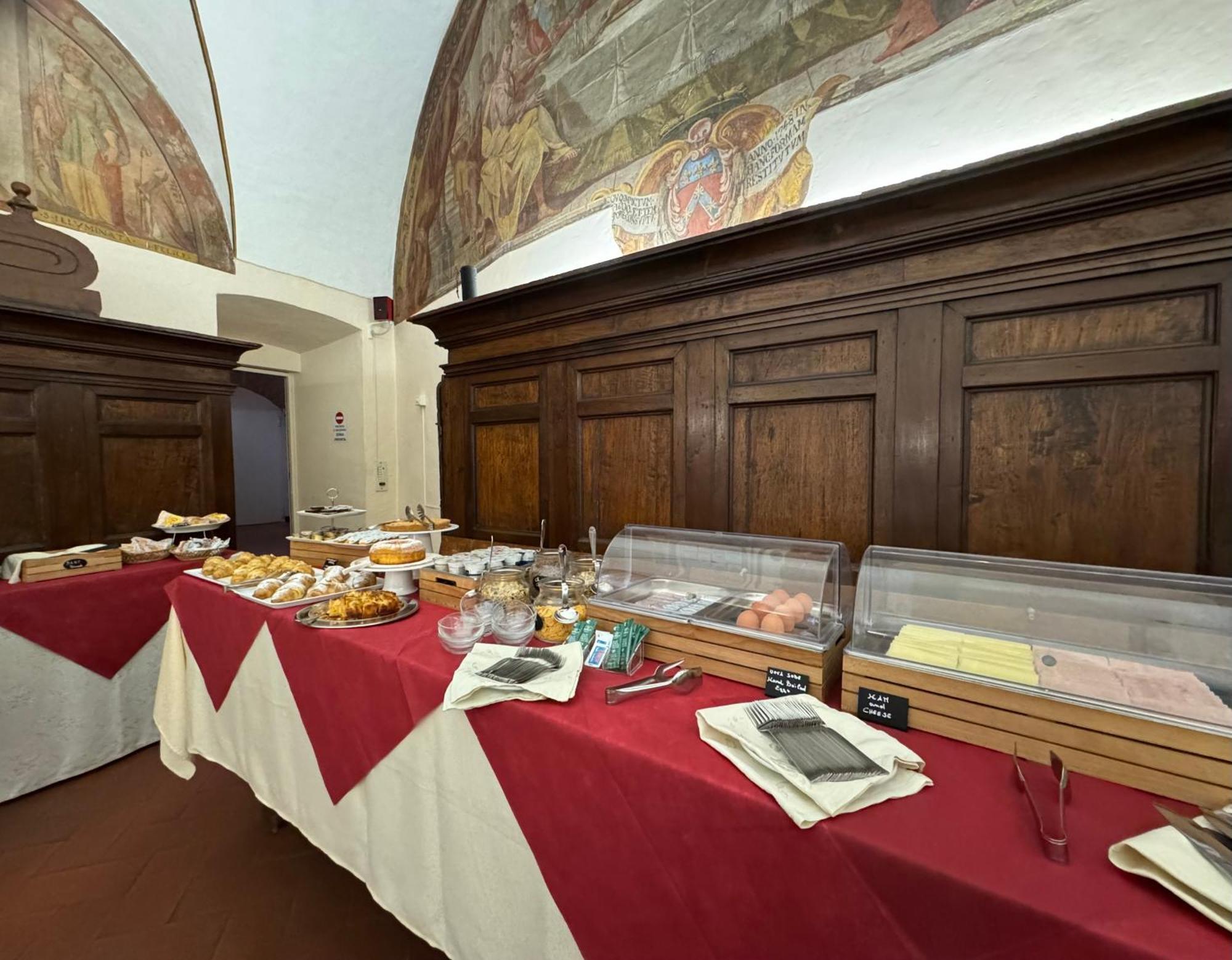 Monastero Ss. Annunziata Hotel Todi Eksteriør billede The buffet at the 2019 edition of the festival