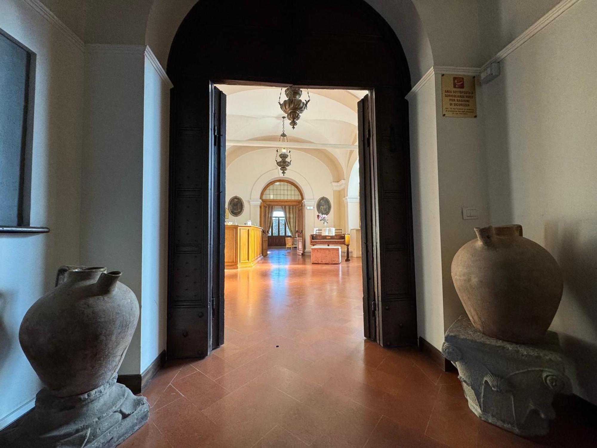 Monastero Ss. Annunziata Hotel Todi Eksteriør billede Entrance to the museum