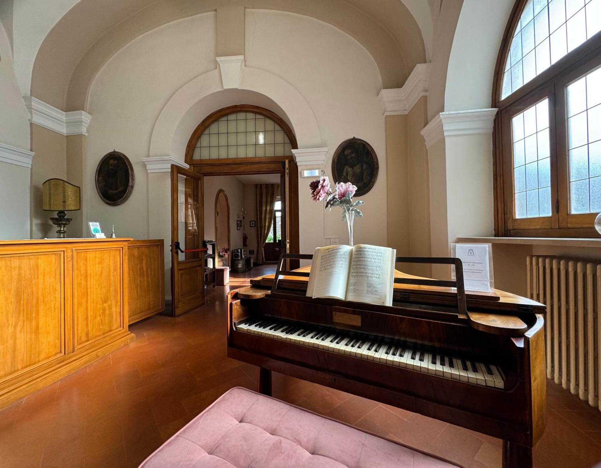 Monastero Ss. Annunziata Hotel Todi Eksteriør billede The piano room