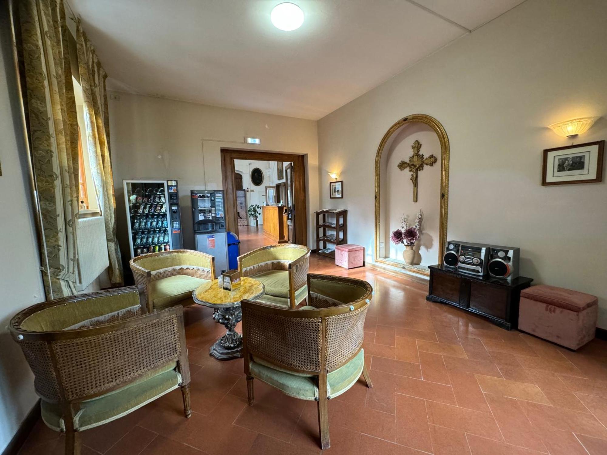 Monastero Ss. Annunziata Hotel Todi Eksteriør billede The interior of the church