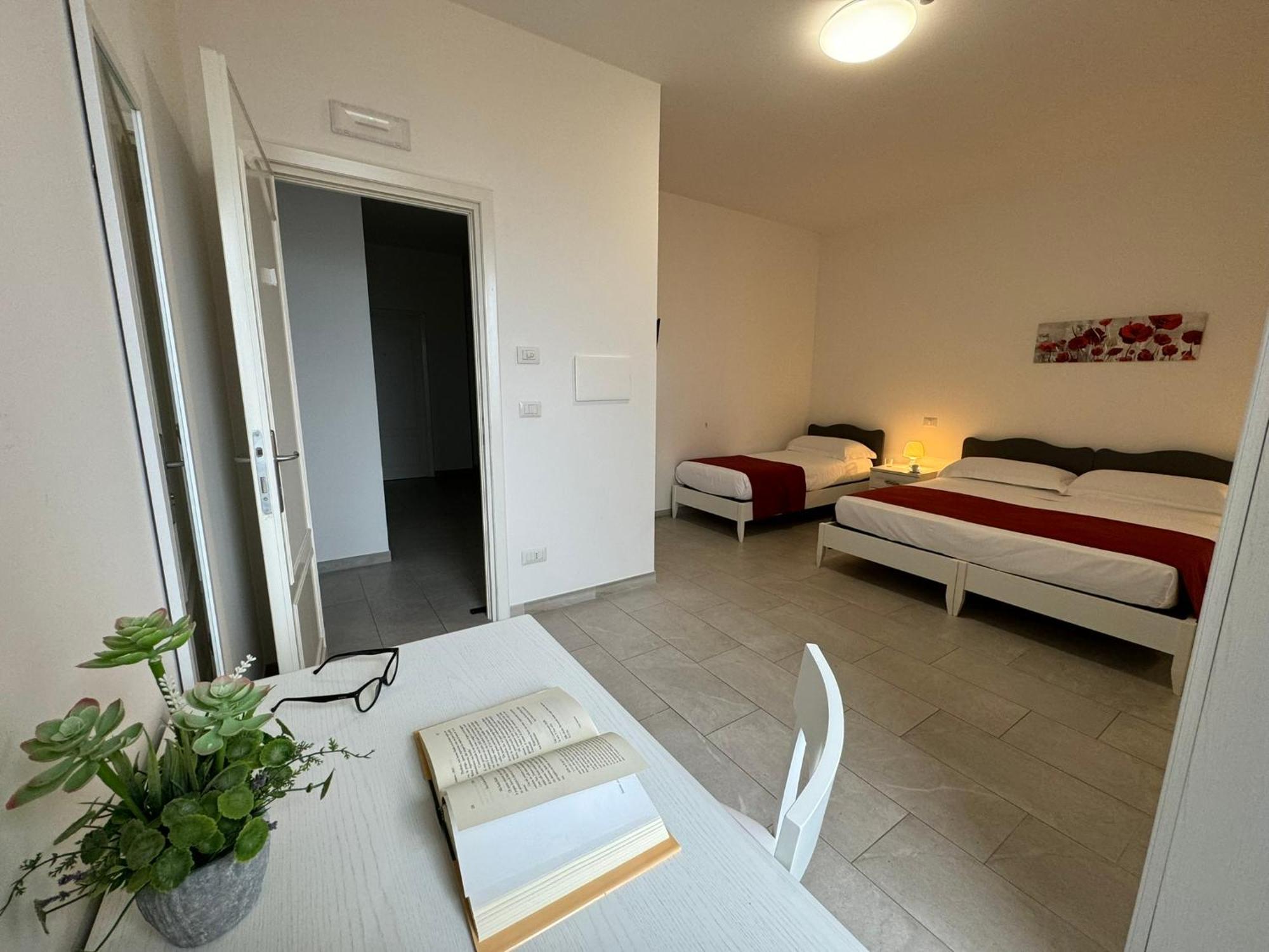 Monastero Ss. Annunziata Hotel Todi Eksteriør billede A typical room at the residence