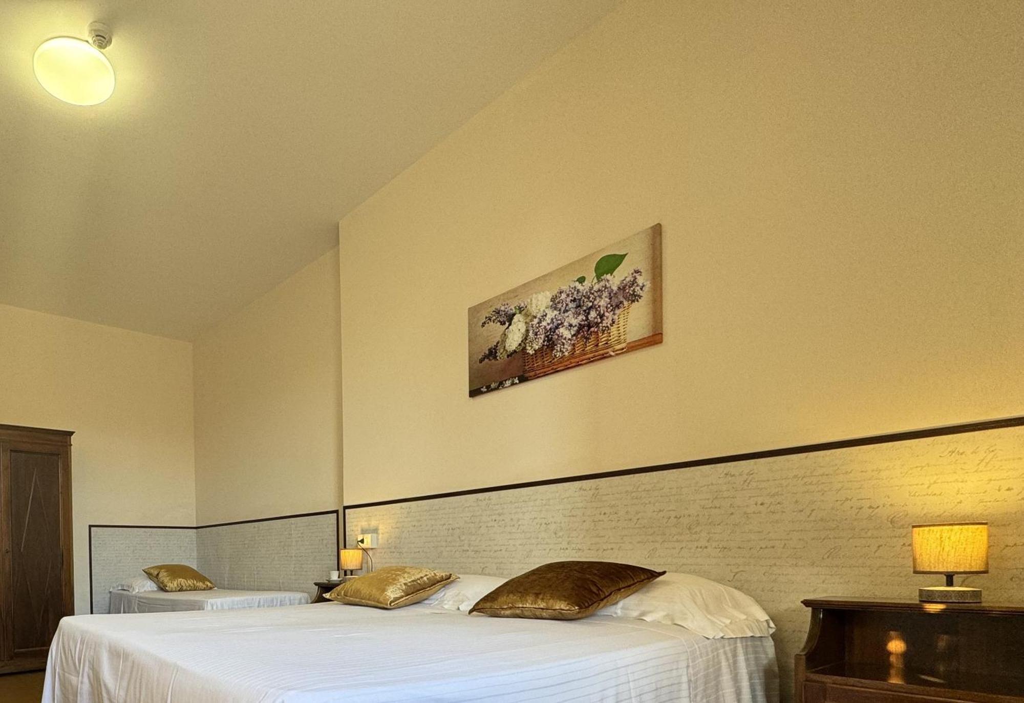 Monastero Ss. Annunziata Hotel Todi Eksteriør billede A room at the hotel