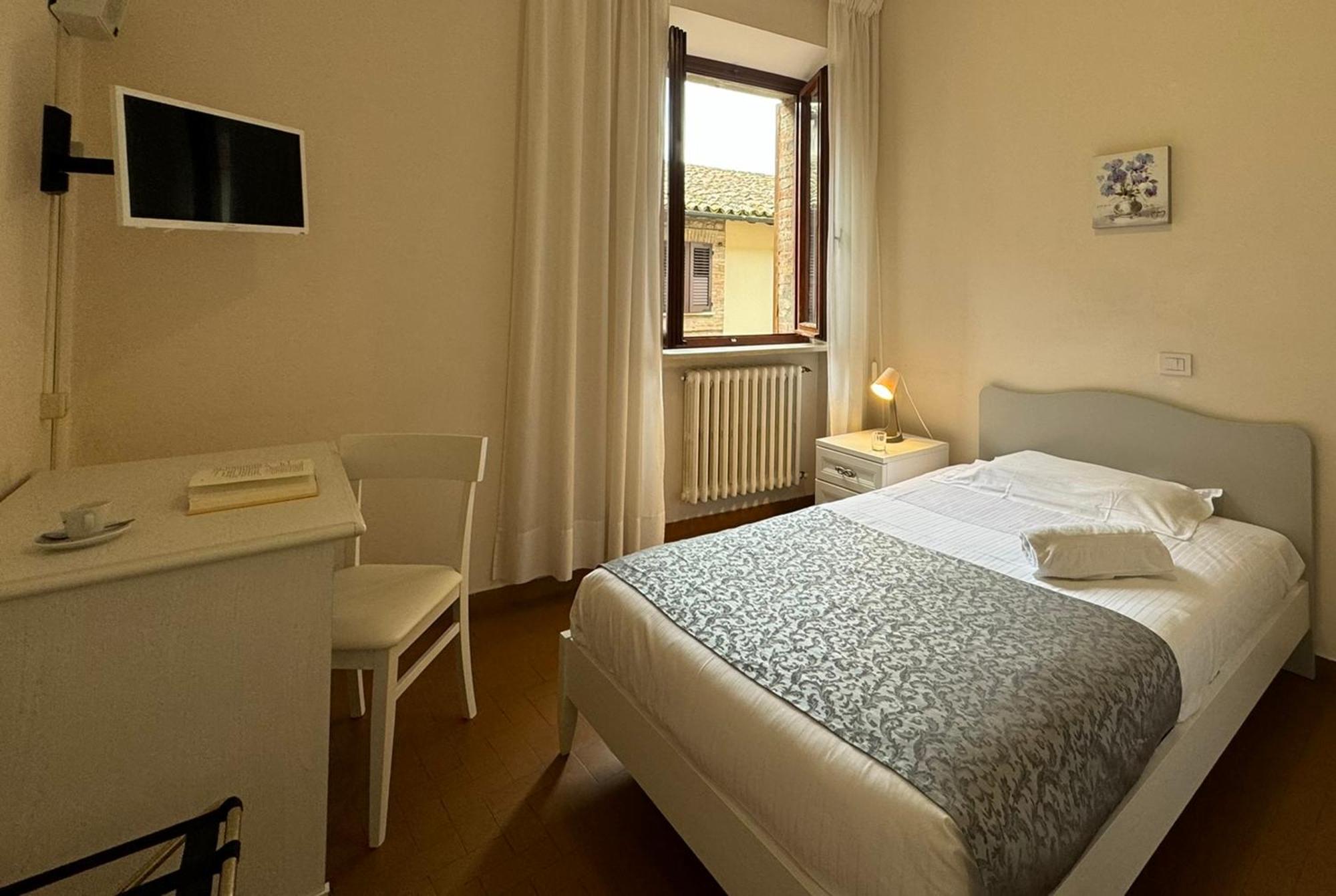 Monastero Ss. Annunziata Hotel Todi Eksteriør billede A room at the hotel