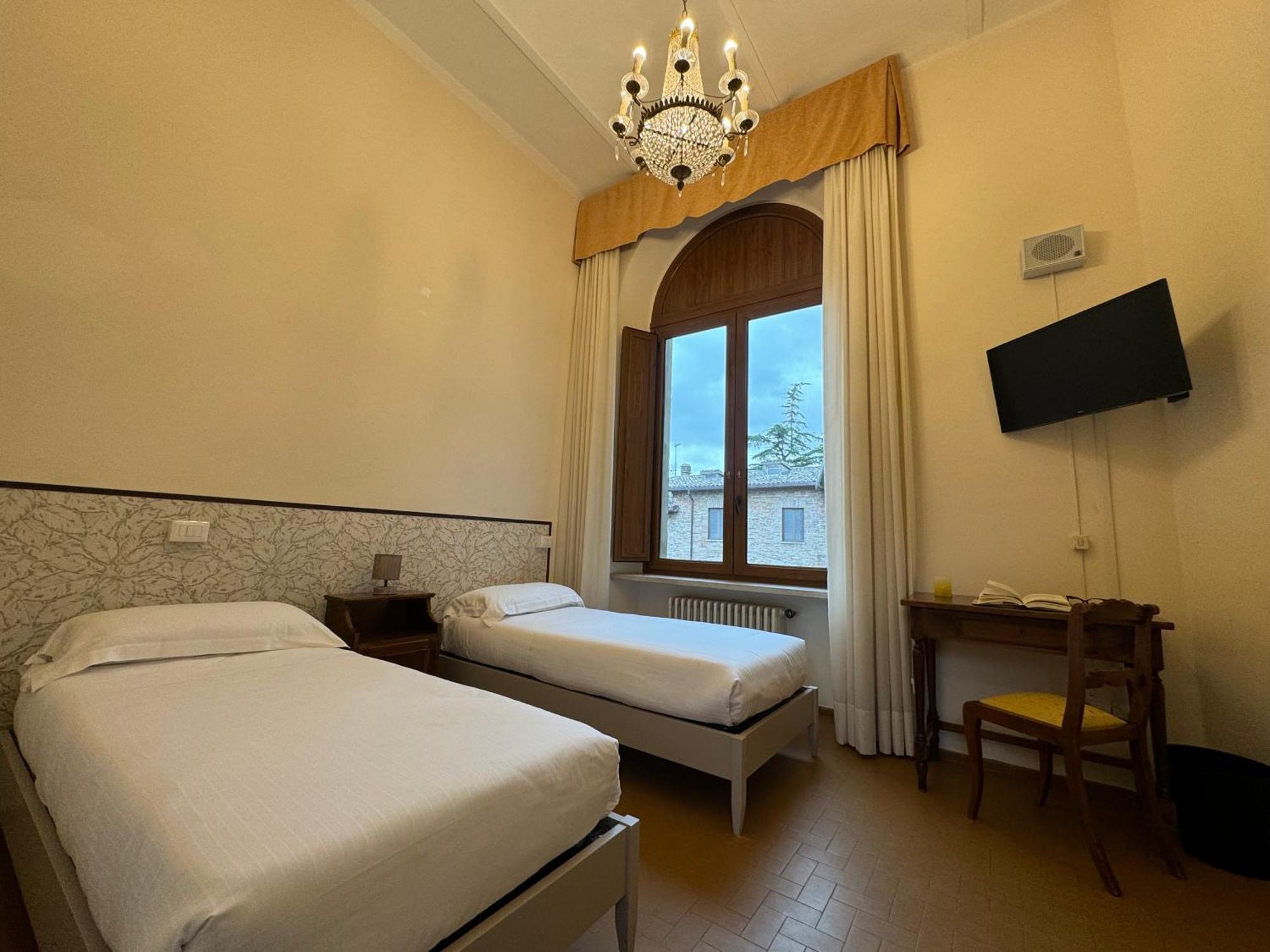 Monastero Ss. Annunziata Hotel Todi Eksteriør billede A room at the hotel