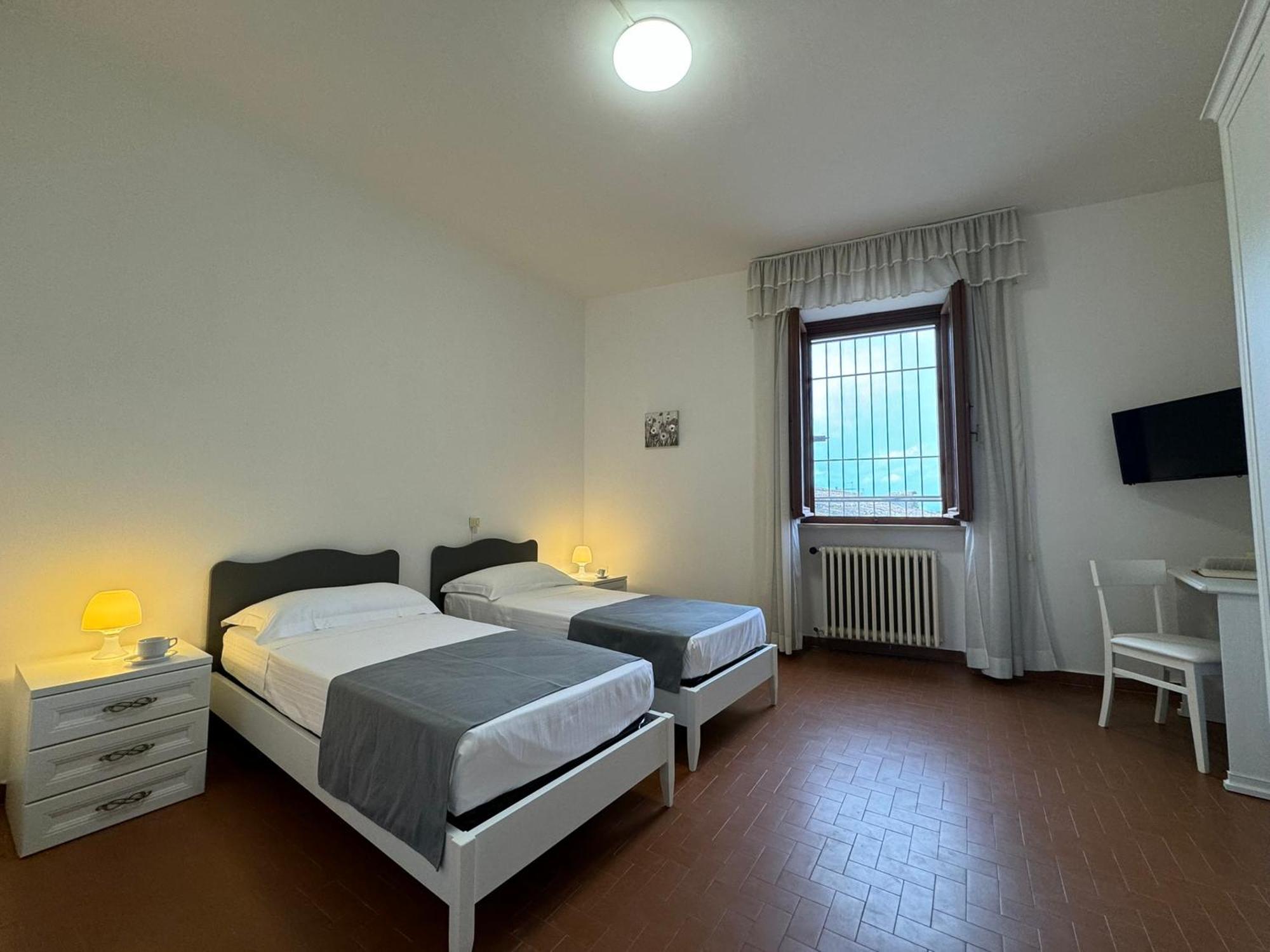 Monastero Ss. Annunziata Hotel Todi Eksteriør billede A room at the residence