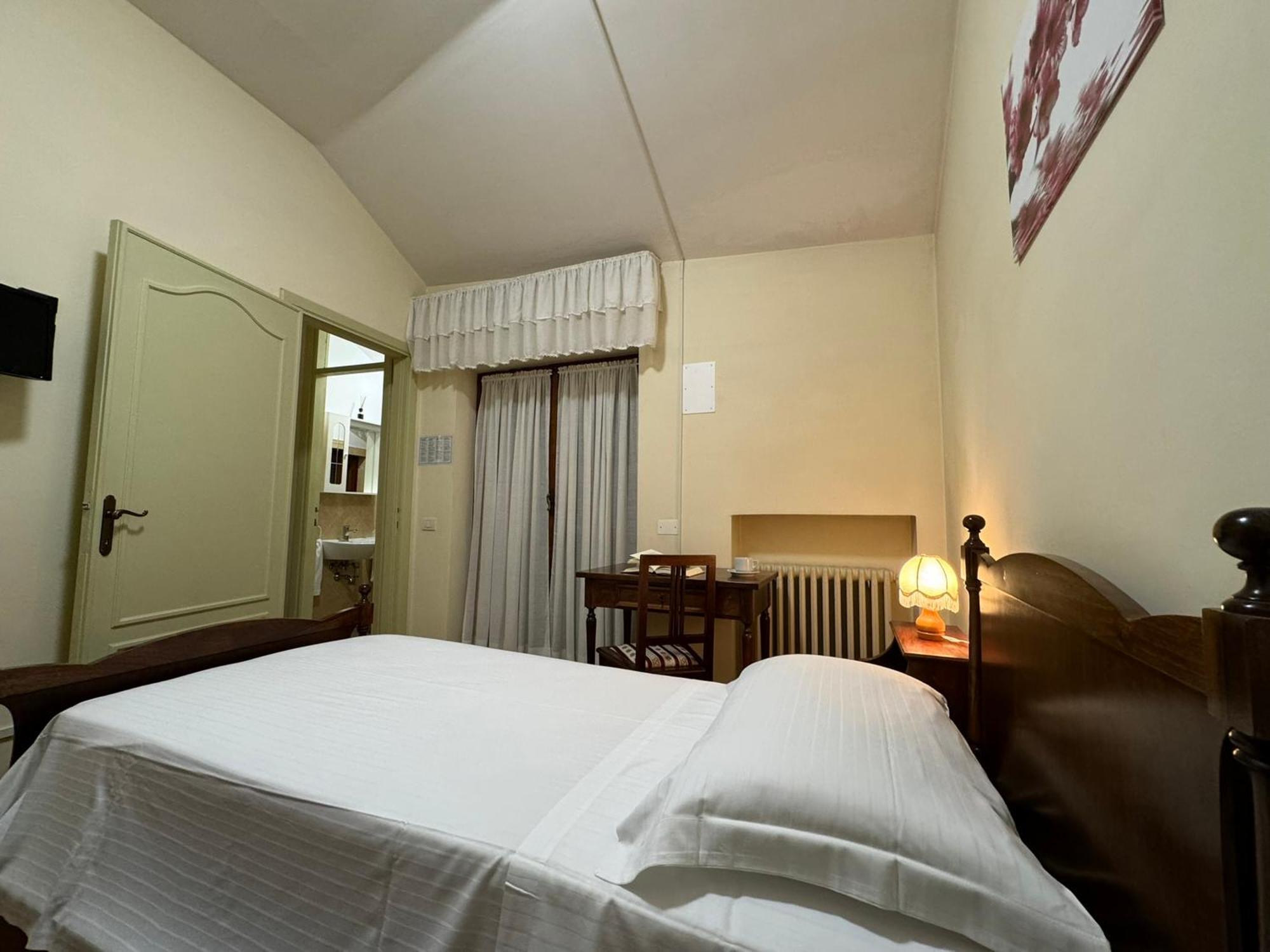 Monastero Ss. Annunziata Hotel Todi Eksteriør billede A room at the hotel