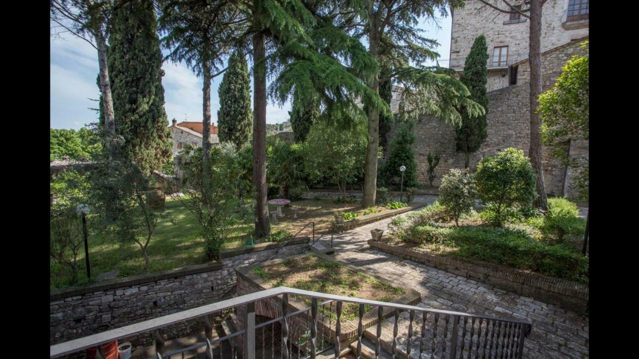 Monastero Ss. Annunziata Hotel Todi Eksteriør billede The garden of the museum