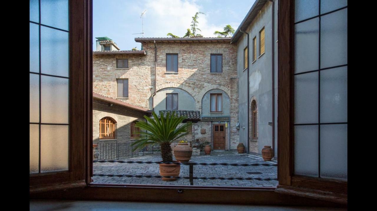 Monastero Ss. Annunziata Hotel Todi Eksteriør billede The courtyard of the museum